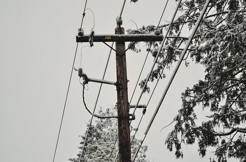Ebben a településben csütörtök óta áramszünet van, így a vezetékes és mobiltelefonok sem működnek.
