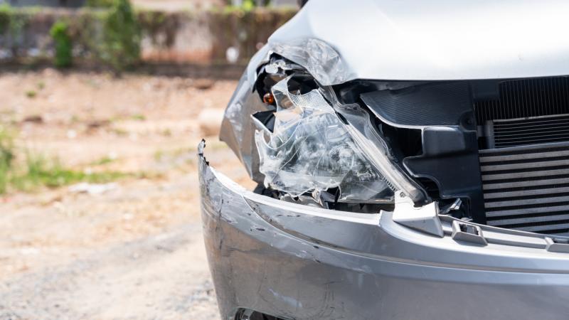 Az M1-es autópályán baleset történt, ami miatt a forgalom leállt.