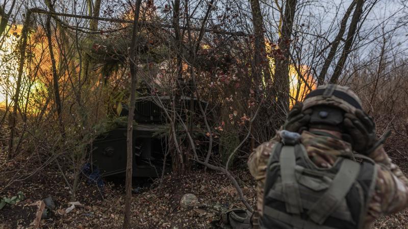 Oroszország közel-keleti fegyveres csoportokat mozgósít a harci vonalakon, miközben Törökország és a NATO újabb találkozót tervez. Vasárnapi háborús híreink összefoglalója.