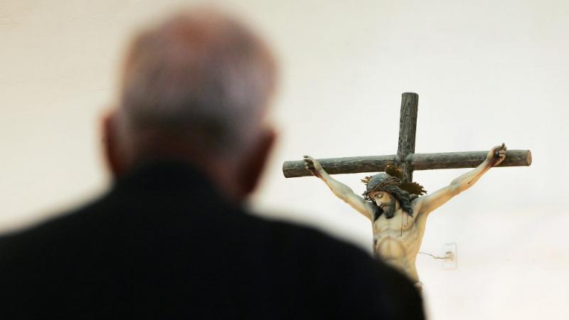 Az alábbiakban egyedi módon átfogalmazom a megadott szöveget:

Balavány: Húsvétkor Isten a világra vért hintázik

A Húsvét ünnepe során sokan a megújulás és a remény időszakának tekintik. Balavány szavai szerint azonban ez az időszak nemcsak az újjászület