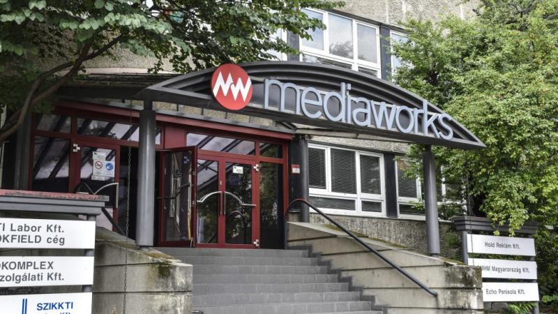 Két magyar médiavállalat panaszt nyújtott be az Európai Bizottsághoz a reklámokkal kapcsolatban.
