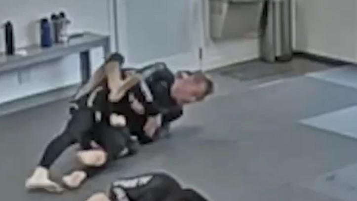 Egy kezdő jiu-jitsu sportoló 56 millió dolláros kártérítést nyert el, miután az...