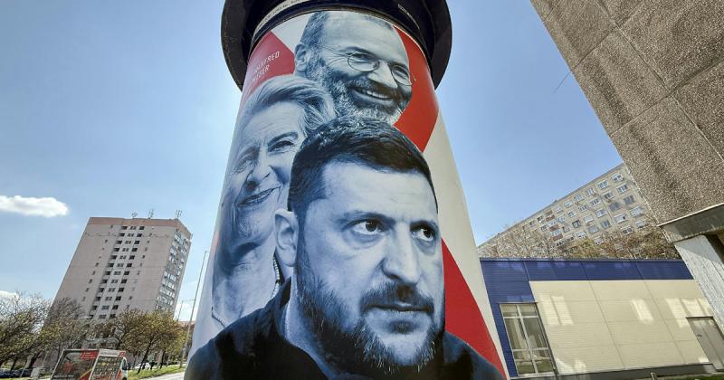Kovács Bálint: Miért engedjük meg, hogy az ukrán tematika körüli plakátok minden magyart egy kalap alá vegyenek?