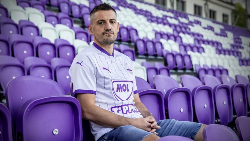 A Dinamo Zagreb csapatkapitánya Újpestre szerződött | Rangadó

A Dinamo Zagreb korábbi csapatkapitánya új kihívások elé néz, miután aláírta szerződését az Újpest FC-hez. Az átigazolás várakozásokkal teli időszakot nyit meg a játékos karrierjében, és a lil
