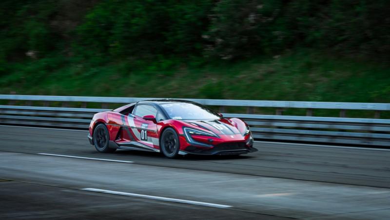 A BYD szupersportautója lenyűgöző sebességgel, 472 km/h-val száguldott, ami igazi teljesítmény a járműipar világában. -- Totalcar