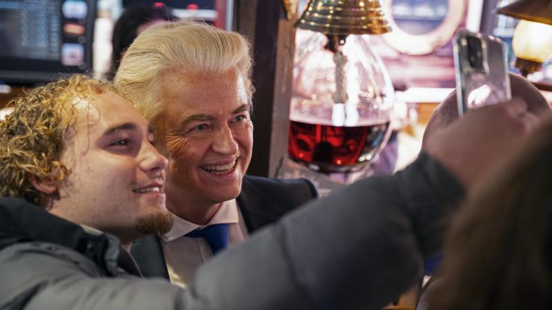 A győzelem küszöbén Orbán Viktor holland szövetségese, ám hatalomra jutásának útjában egy jelentős akadály tornyosul.