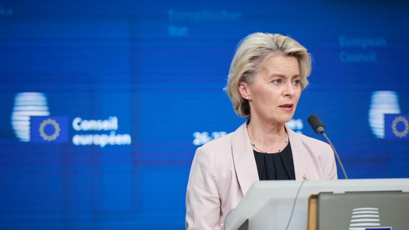 Von der Leyen nehéz helyzetben: 600 lobbitalálkozó után elindult a vizsgálat az EU átláthatósági botrányában.