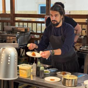 Román sztárséf varázsol ízeket Budapest szívében!