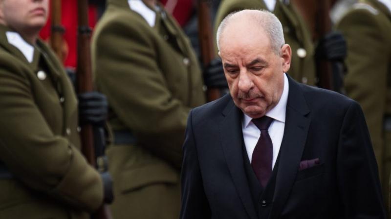 Az államfő elismerésben részesítette azokat a szörfösöket, akik hősies bátorsággal segítettek a magyarok megmentésében | 24.hu