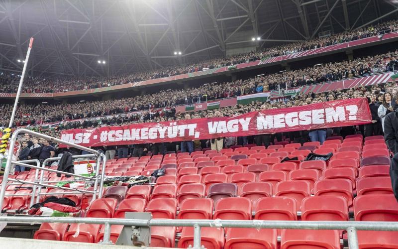 A Magyar Labdarúgó Szövetség döntése értelmében a szurkolói koreográfiák használata tiltottnak minősült a magyar-ír világbajnoki selejtező mérkőzésen.